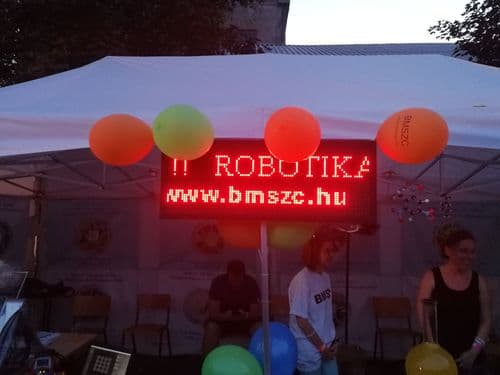 Pontott party pályaválasztási eseményről fotó jelenítődik meg