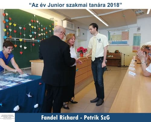Oktatónkat köszöntjük Oklevéllel