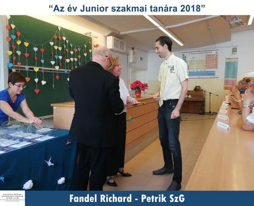 Oktatónkat köszöntjük Oklevéllel